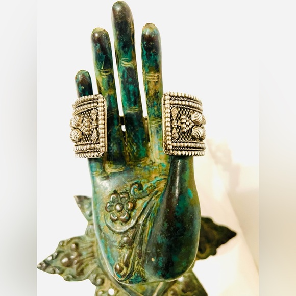 Vintage Tribal Hinged Bangle with Floral & Beaded Motif pattern, mesh interior - Picture 5 of 7